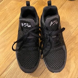 APL SNEAKERS